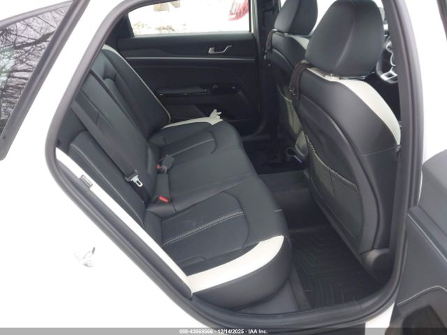 Kia K5 Gt-line Image 15