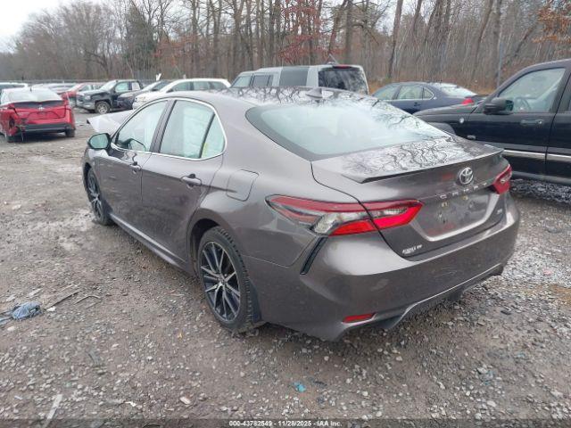 Toyota Camry Se Image 2