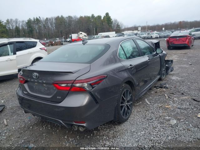 Toyota Camry Se Image 4