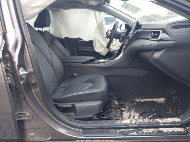 Toyota Camry Se Image 6