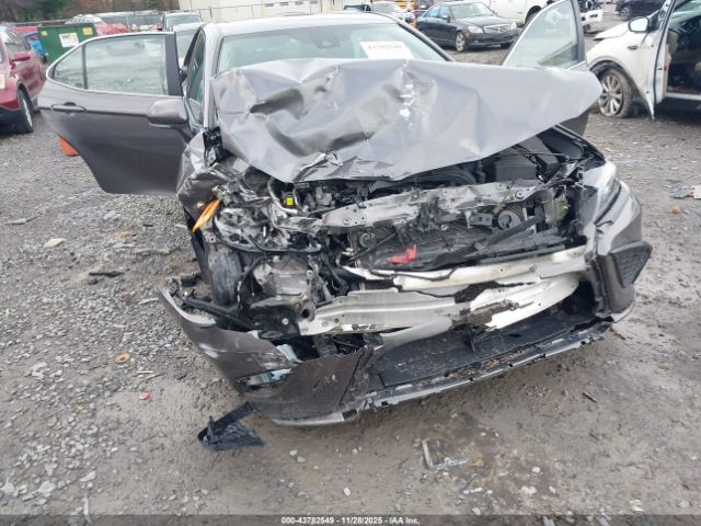 Toyota Camry Se Image 10