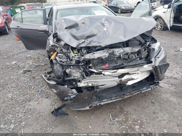 Toyota Camry Se Image 10