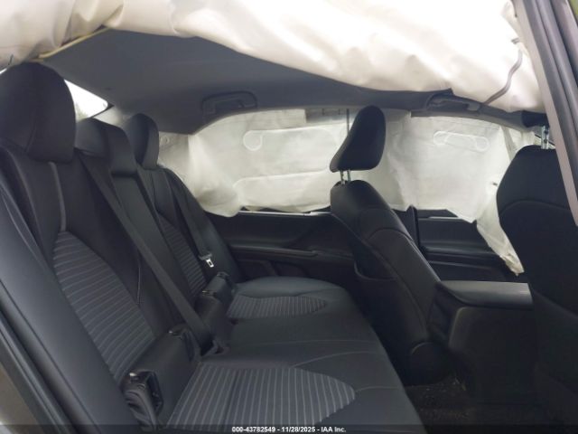 Toyota Camry Se Image 9