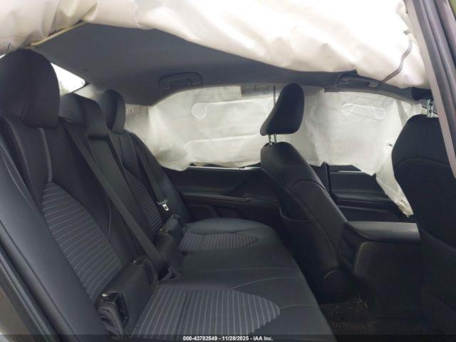 Toyota Camry Se Image 9