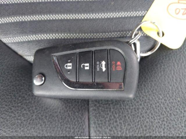 Toyota Camry Se Image 11