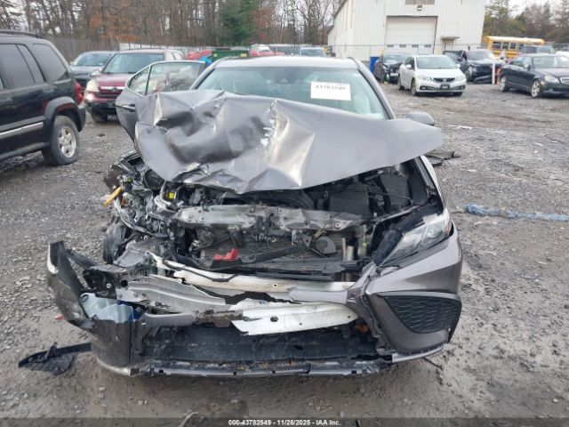 Toyota Camry Se Image 12