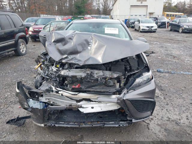 Toyota Camry Se Image 12