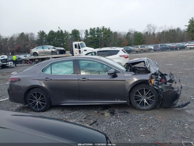 Toyota Camry Se Image 13