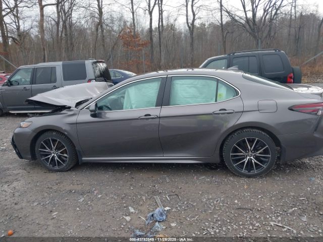 Toyota Camry Se Image 16