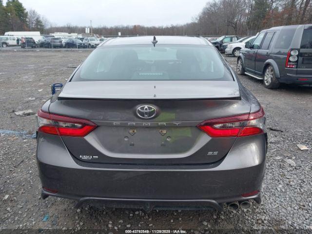 Toyota Camry Se Image 14