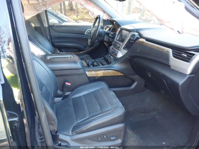 GMC Yukon Denali Image 12