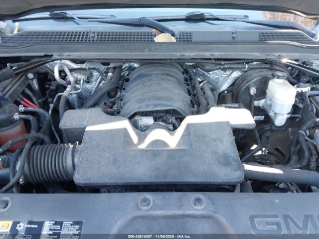 GMC Yukon Denali Image 8