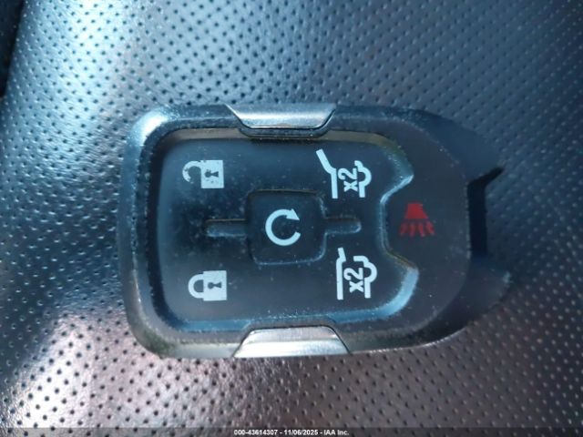 GMC Yukon Denali Image 9