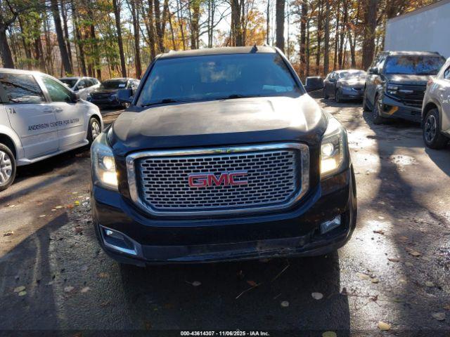 GMC Yukon Denali Image 14