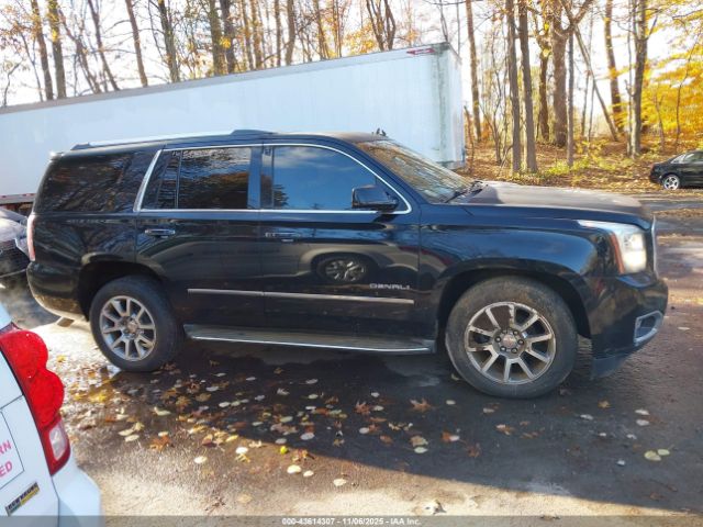 GMC Yukon Denali Image 11