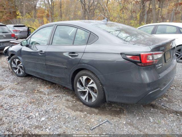 Subaru Legacy Premium Image 2