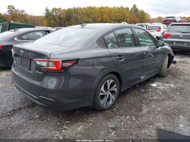Subaru Legacy Premium Image 8