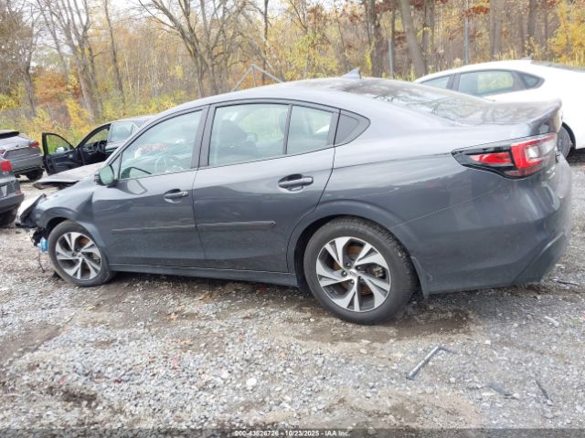 Subaru Legacy Premium Image 4