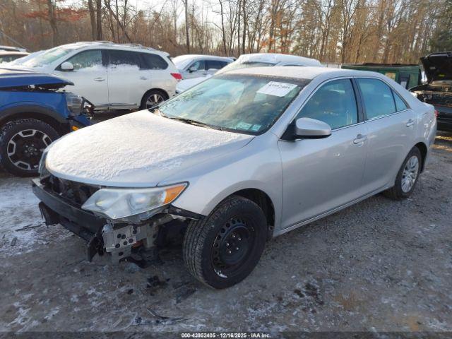 Toyota Camry Le Image 13