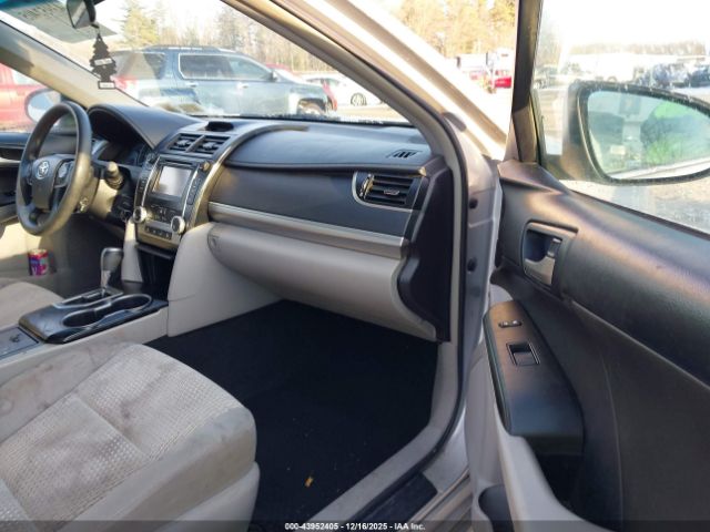 Toyota Camry Le Image 6