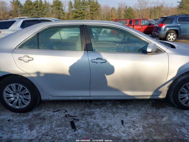 Toyota Camry Le Image 9