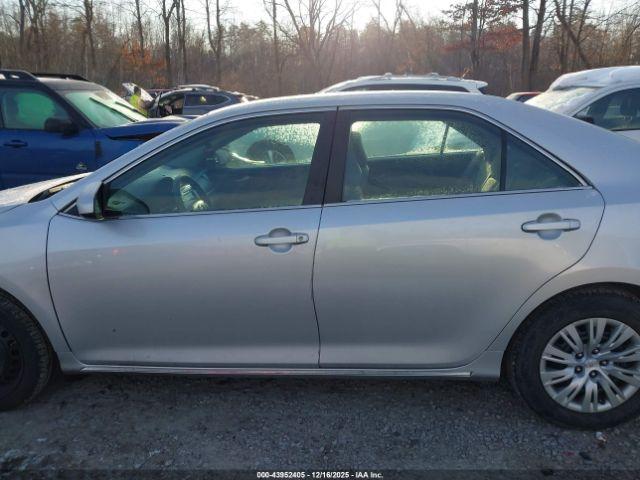 Toyota Camry Le Image 15