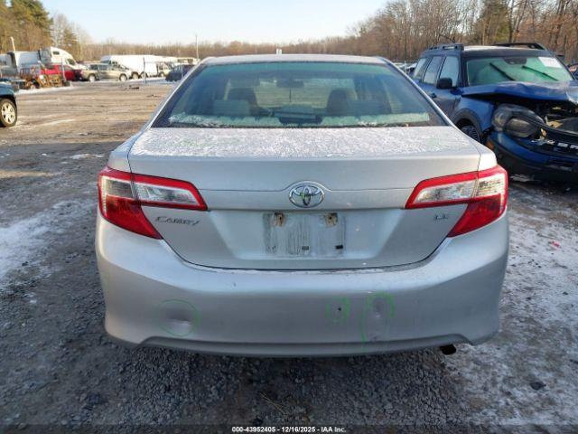 Toyota Camry Le Image 16