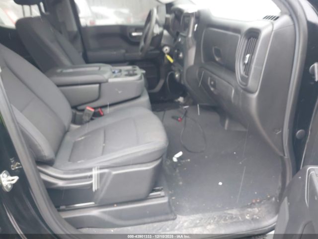 Chevrolet Silverado 1500 Custom Trail Boss Image 4