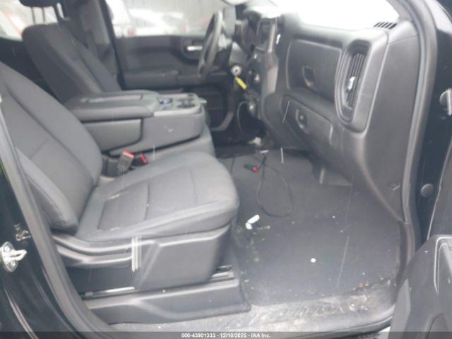 Chevrolet Silverado 1500 Custom Trail Boss Image 4