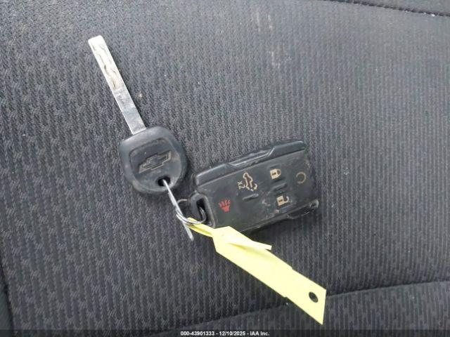 Chevrolet Silverado 1500 Custom Trail Boss Image 8