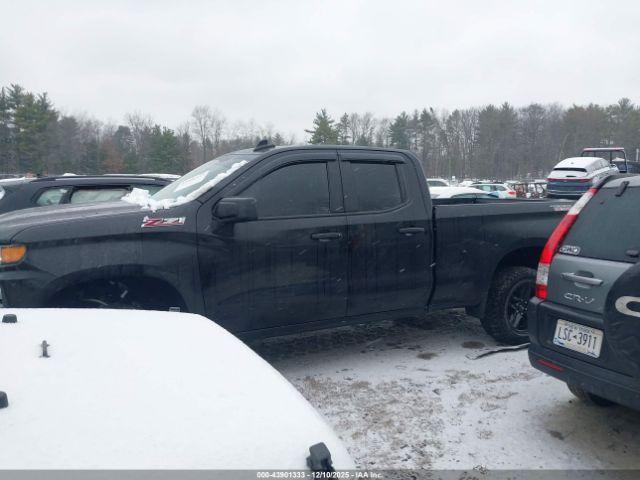 Chevrolet Silverado 1500 Custom Trail Boss Image 2