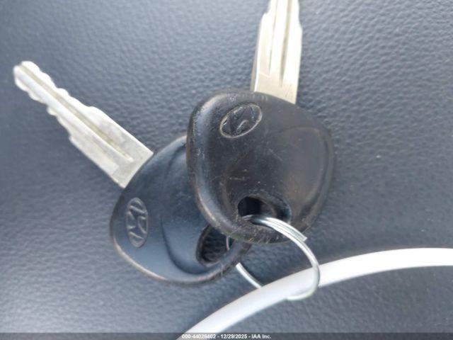 Hyundai ACCENT Gs Image 10