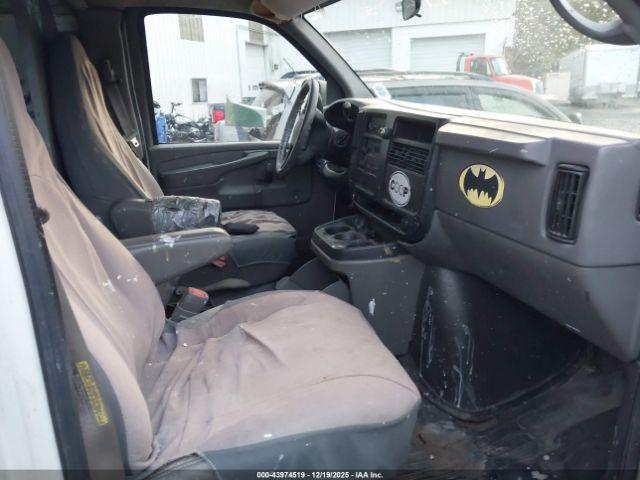 Chevrolet Express Image 6