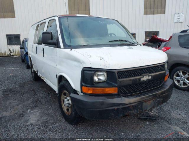 Chevrolet Express Image 5