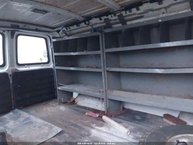 Chevrolet Express Image 7