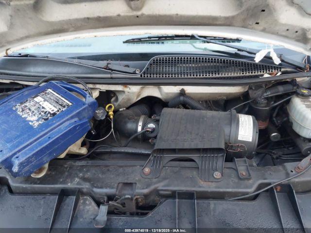 Chevrolet Express Image 9