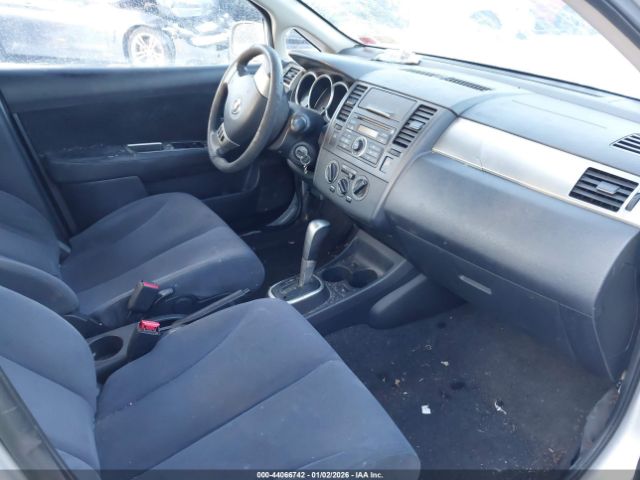 Nissan Versa 1.8s Image 7