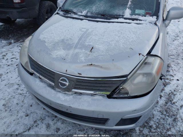Nissan Versa 1.8s Image 2