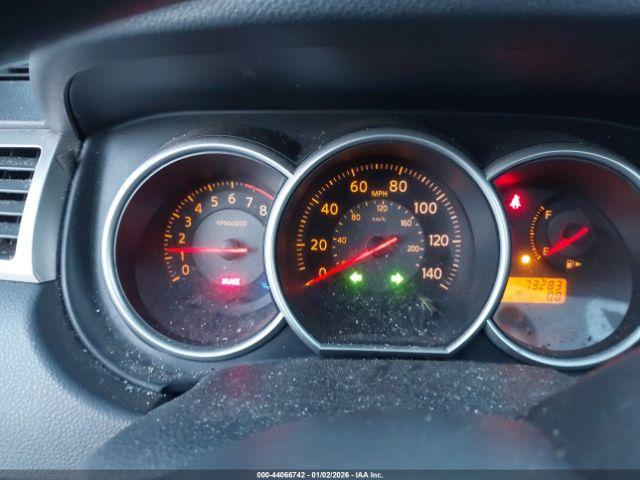 Nissan Versa 1.8s Image 8