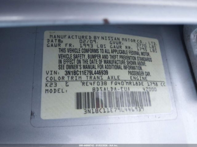 Nissan Versa 1.8s Image 10