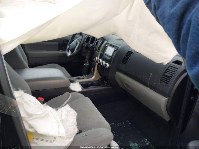 Toyota Sequoia Sr5 5.7l V8 Image 5