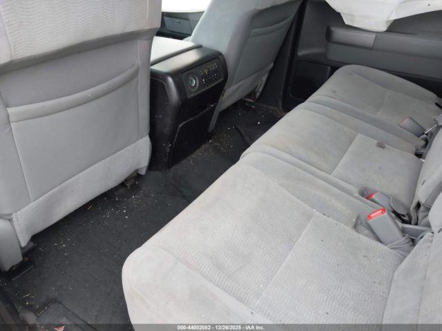 Toyota Sequoia Sr5 5.7l V8 Image 10