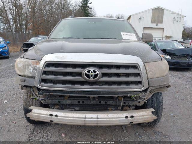 Toyota Sequoia Sr5 5.7l V8 Image 17