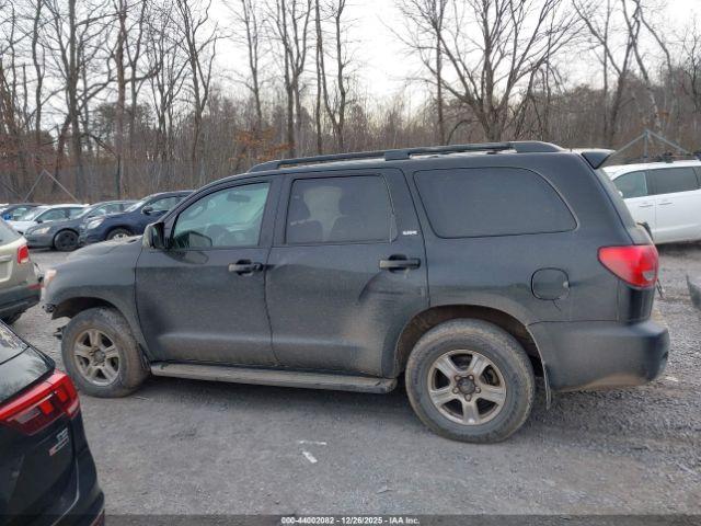 Toyota Sequoia Sr5 5.7l V8 Image 12