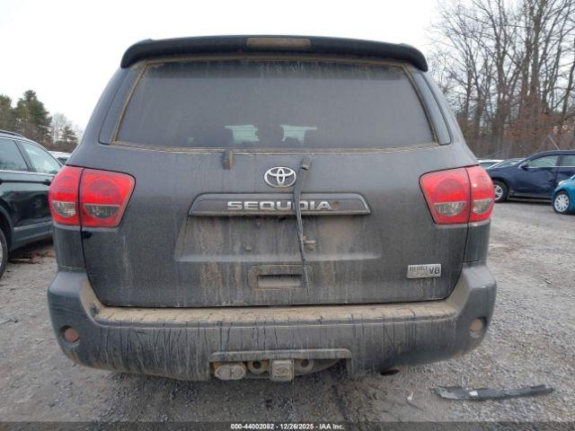 Toyota Sequoia Sr5 5.7l V8 Image 15