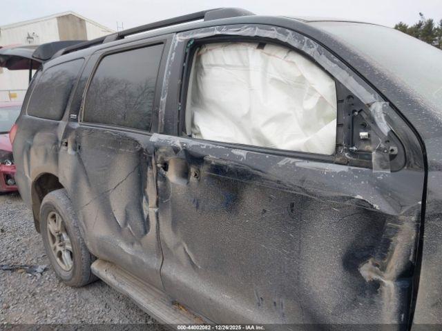 Toyota Sequoia Sr5 5.7l V8 Image 3