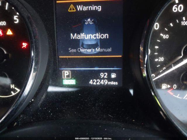 Nissan Rogue Sv Intelligent Awd Image 2