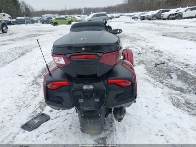 Can-Am Spyder Roadster Image 11