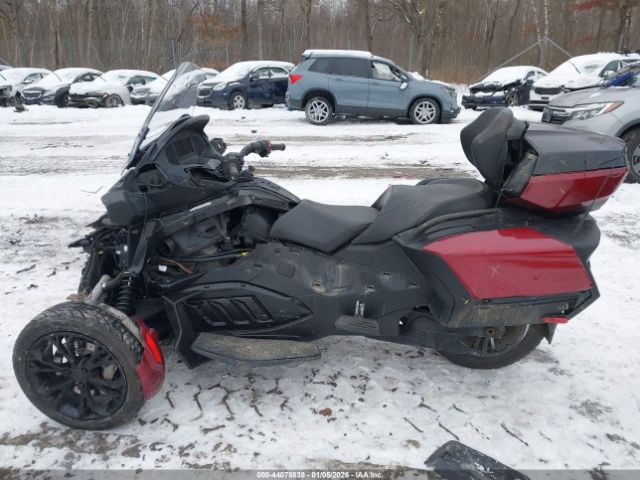 Can-Am Spyder Roadster Image 3