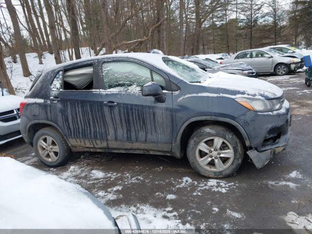 Chevrolet Trax Ls Image 3